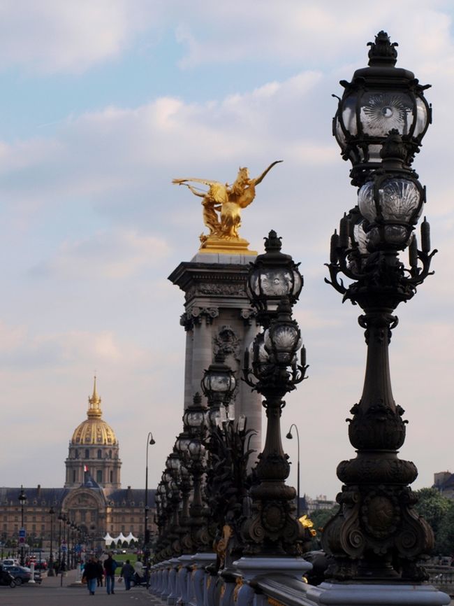 ナポレオンの眠るアンヴァリッドを臨む。