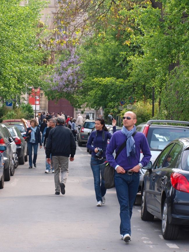 この首巻きが流行っていた様子。