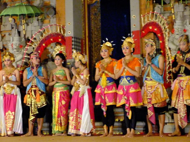 約90分の魅力的な舞台が終わりました。<br /><br />お客さん少なくて、もったいない感じしました。<br /><br />