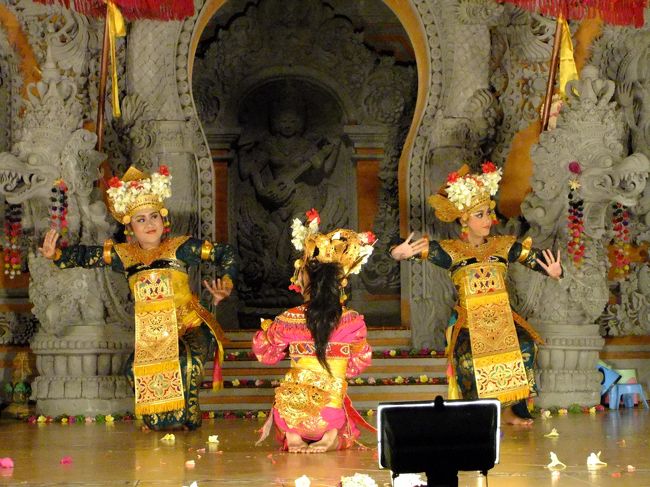 ウブドの芸能など<br />http://4travel.jp/traveler/ankou/album/10510795/<br /><br />すっかり虜になりました。