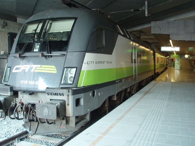 7月15日。朝早くウィーン・ミッテ駅からCATで空港へ行きました。10ユーロ。