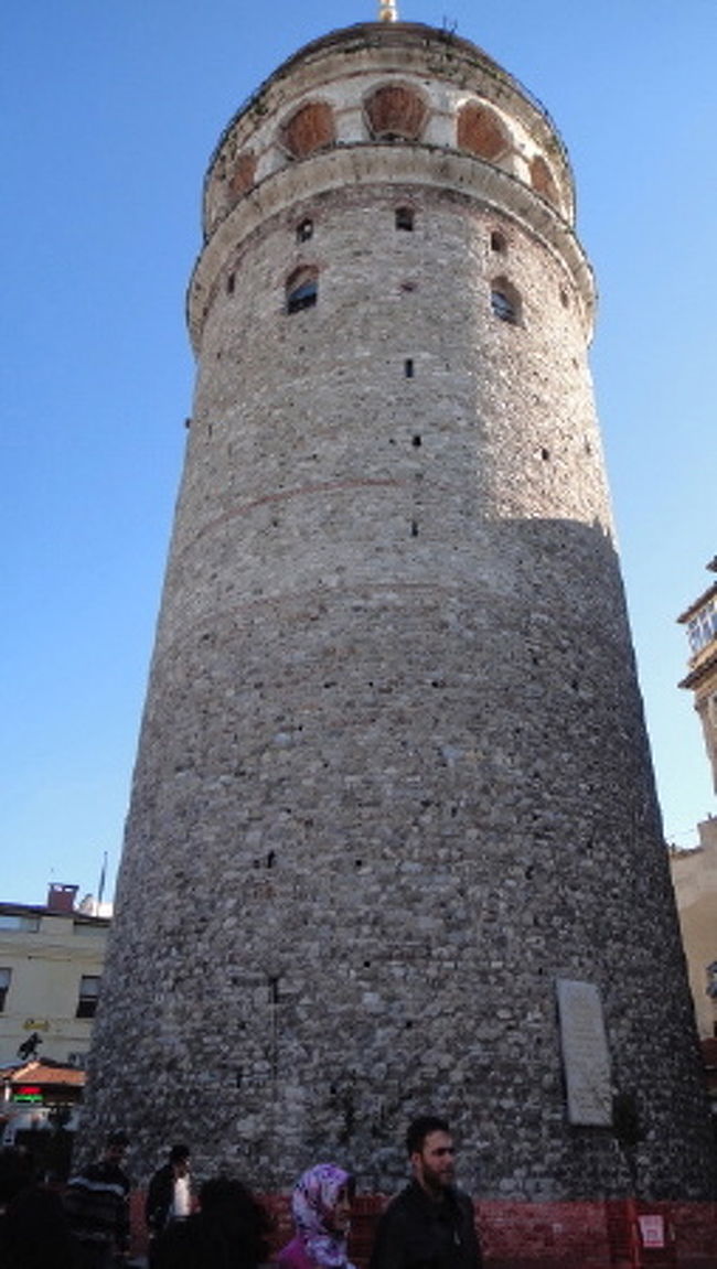 イスタンブールのガラタ塔。<br />ボスフォラス海峡、イスタンブール市街が眺められます。