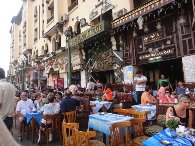 タクシーを交渉して、ハンハリーリ市場へ出かけた。<br />そして、やっぱりボラれました。