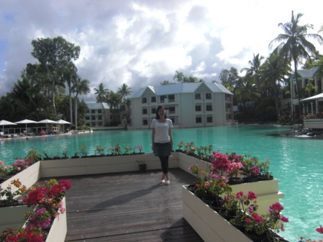 ホテル内を散策〜<br /><br />プールが広くていいな〜