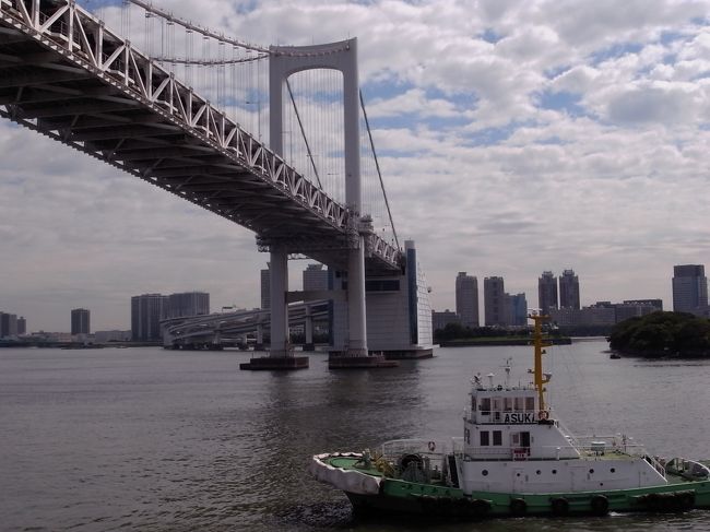レインボーブリッジをくぐって、東京湾遊覧を楽しみます。<br /><br />もう少し離れるてくると、視界の中に東京名所が全部入るからすごい！<br />お台場に汐留界隈でしょ、東京タワー＆スカイツリー、六本木ヒルズｅｔｃ〜