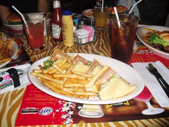 ランチですよ〜☆<br />ＤＦＳの２階の何とかプラネットやったかな．．