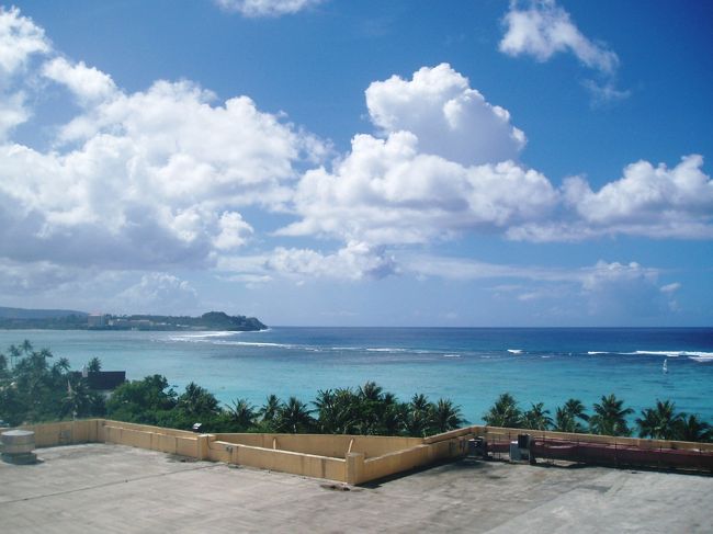 海側☆<br /><br />グアムは気軽に行けるリゾート地。<br />ダイビングもライセンスまではいいけど体験ダイビング半日くらいなら怖くもなくちょっと楽しめていい感じでした♪<br />毎回４日間(実質２日)なのでもうちょっとおりたいなぁ〜って帰ってくる。コレがまた行きたくなるきっかけかな(*´艸`*)