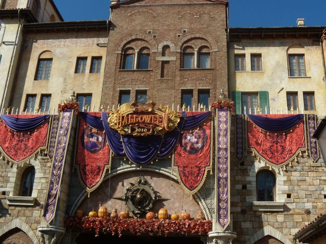 やってきました。<br />今年初、ディズニー。<br /><br />朝6時には東名に乗って、開園と同時に入園できました。<br /><br />お天気いいし幸先の良い一日の始まり。