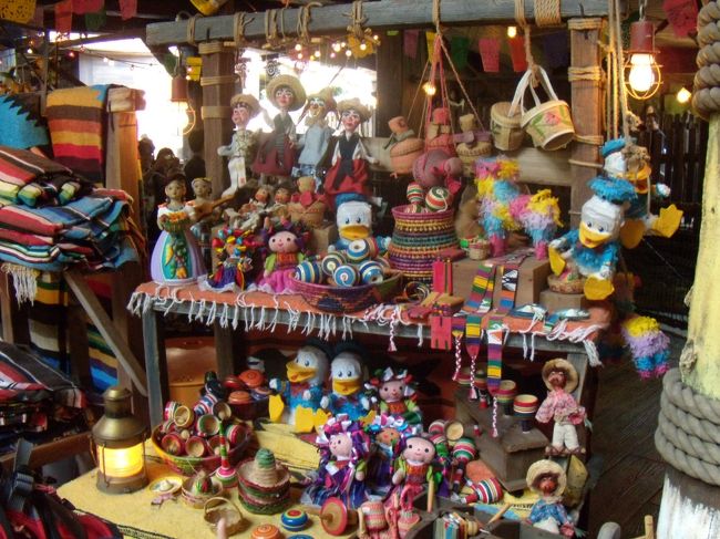 ここは・・・どこだ<br />メキシカンな感じ。<br /><br />そして。その先には・・・<br /><br />