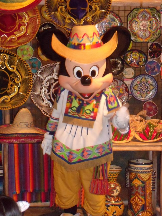 なんと、シーにもミッキーに会えるスポットあるんです。<br /><br /><br />待ち時間30分でミッキーとご対面。<br /><br />メキシカンミッキーかわいい。<br /><br />サルードス・アミーゴス!グリーティングドックという場所です。<br /><br />ロストリバーデルタにあります。<br />探してみてね。<br />