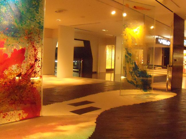 第一ターミナルはモダンなつくり。