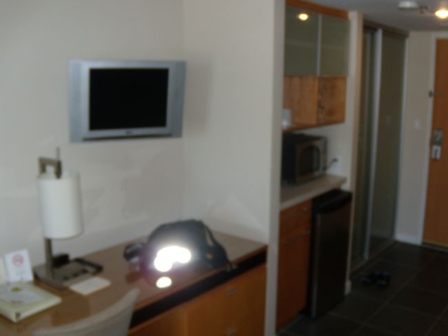 リニューアルされたアラモアナ。<br /><br />3度目の滞在だけど、ほぼ部屋にいないから充分。<br /><br />5TH　ウェディングアニバーサリーって行ったら30階の部屋にしてくれました。<br /><br />山側だけど。