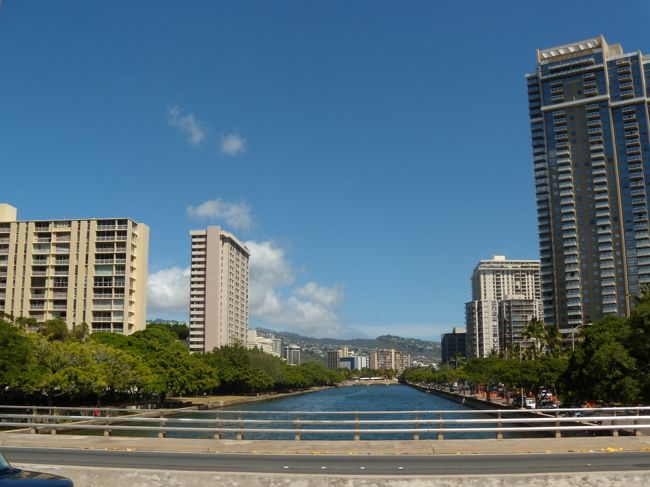 アラワイ運河を渡って