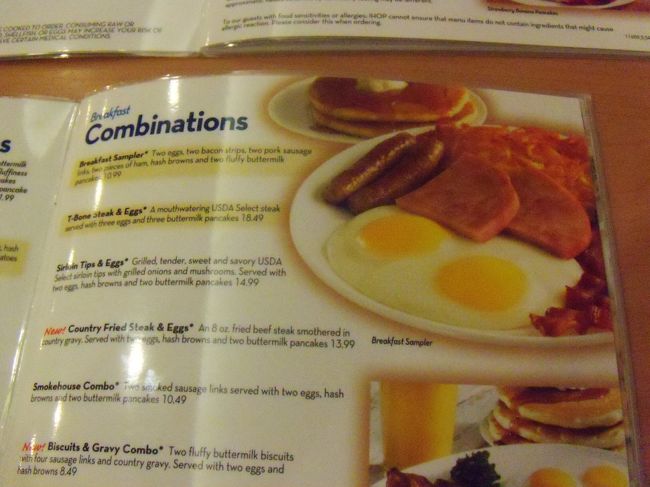 正面入り口からはいったらすいてた。<br /><br />なんだぁ♪<br /><br />とおもったら違った。<br />ホテル側が入り口でした。<br />50分待ち。<br /><br />ABCでもいってプラプラしましょう。