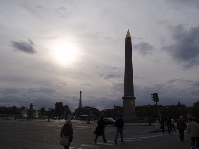 オランジュリー美術館より歩いてコンコルド広場へ。ベルビルを目指してメトロに乗ります。