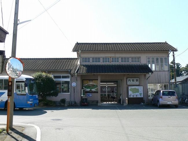 ＪＲ内牧駅<br /><br />向かって左に停まっている小型バスが乗ってきた路線バスです。