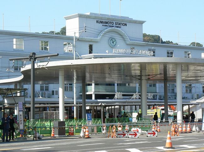 ＪＲ熊本駅<br /><br />熊本港行きのバス乗り場から撮影。最近、バス乗り場が移動したようです。