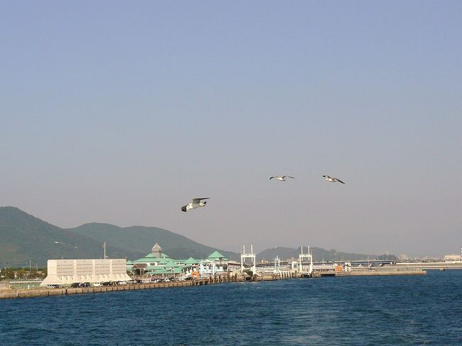 15時15分に熊本港を出港。九商フェリーは所要時間60分。旅客運賃は大人680円、小人340円。<br />風景の撮影にはこちらがオススメです。<br />