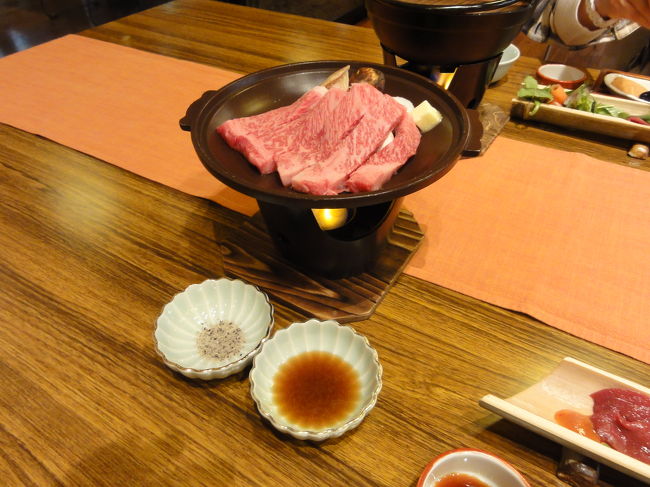 食べきれないくらいのご馳走でした、さて宿泊料金ですが、一泊二食付きで￥９，８００、大満足の信州の旅「ふるさとの家駒ヶ根」。