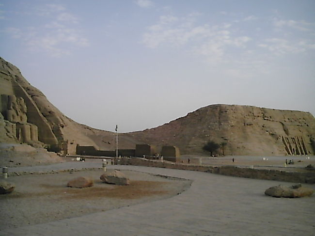 大神殿（左）と小神殿（右）