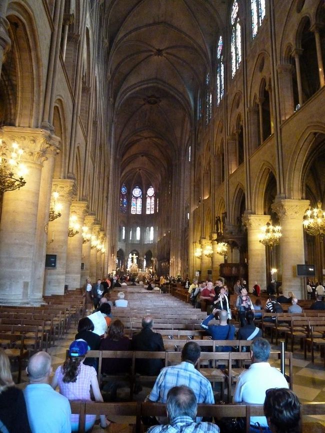 大聖堂の中。