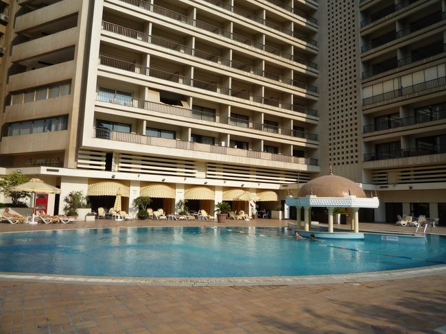 夕方16時くらいに戻ってきたので、早速プールへ。<br />この旅行で、シナイ山以外のプールは全部制覇しました！！！！<br />