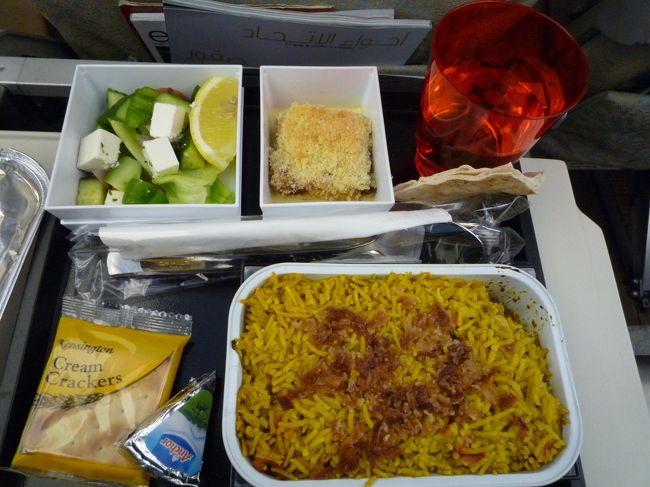 機内食第一弾！<br />カレーピラフみたいな感じです。