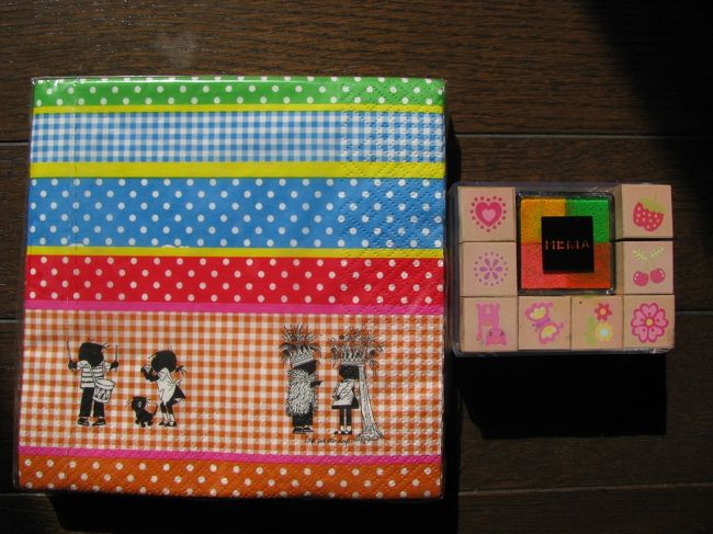 娘から頼まれたナフキン、スタンプ<br />デザインもよくまた色使いも綺麗です。