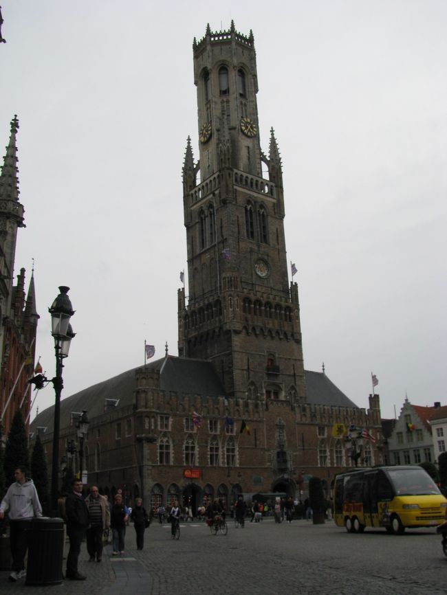 チェックイン後身軽になって４時ごろから市内を観光に廻りました。<br />北側から見た鐘楼