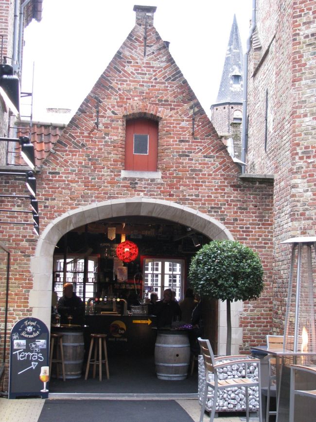 路地の奥のビアホール