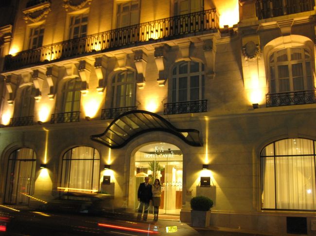 ホテル着。プチホテル風の外観。