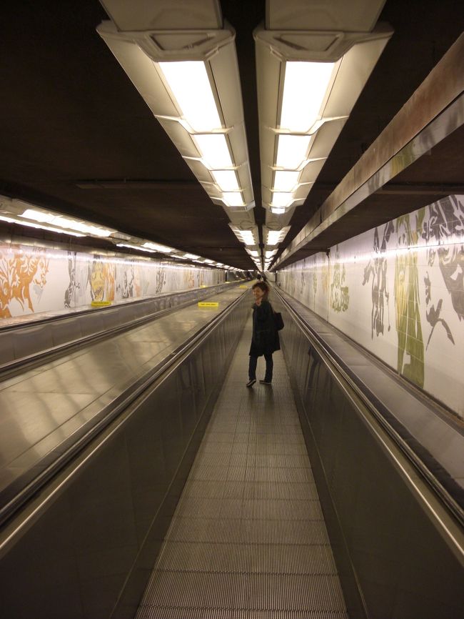 地下鉄に乗ってホテルへ。ボンニュイ！<br /><br />濃い一日目でした。一日目おわり。 