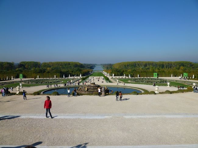 庭だけは見れるとの事で宮殿の<br />裏の庭の方に行きました。