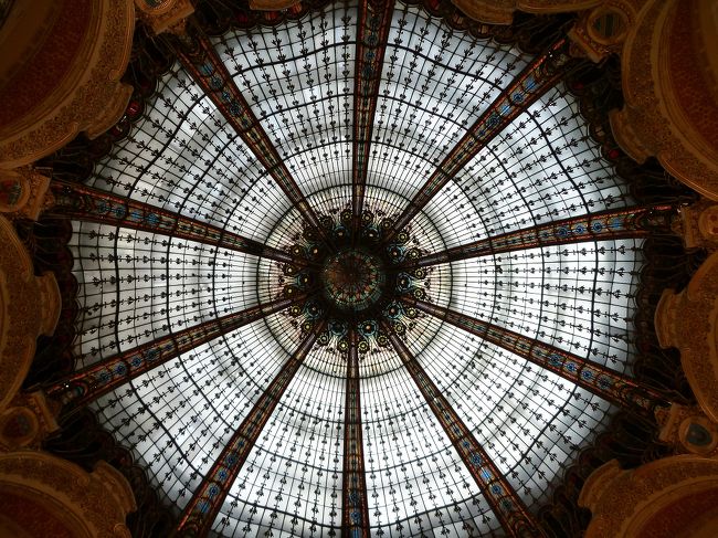 仕方ないのでこの日も買い物。<br /><br />プランタン。