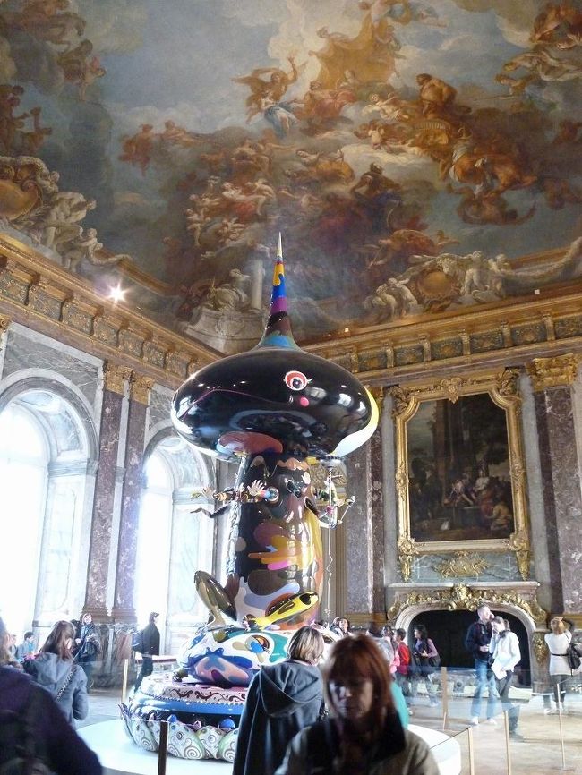 村上作品が2階の各部屋に置かれていました。<br /><br />面白い取り合わせ。