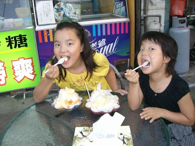 夏場の台湾はマンゴが豊富です。マンゴかき氷をお腹いっぱい。