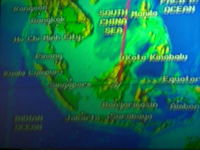 ボルネオ島上空、赤道通過です。