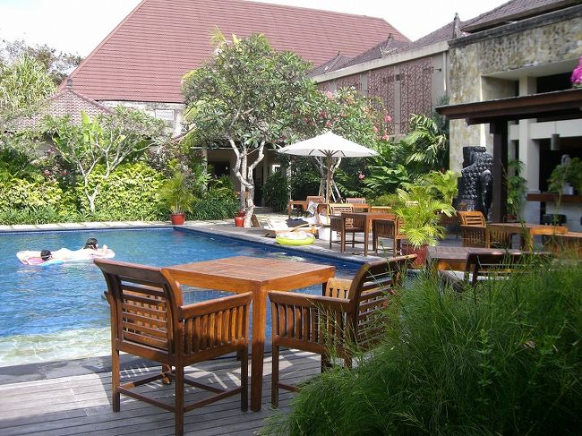 今回のお宿。サヌール地区・アストンレジェントヴィラス。です