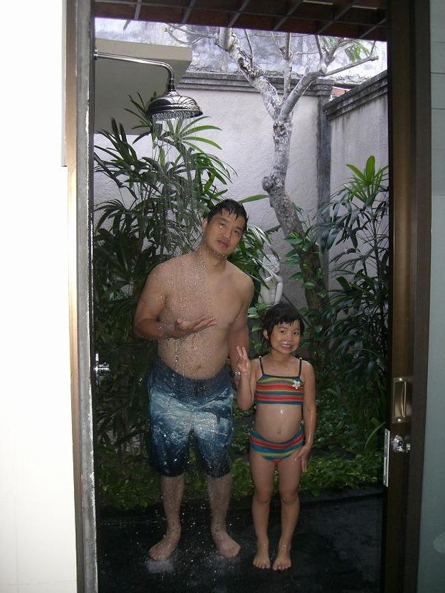 醜い・・裸体で失礼します。<br />部屋に外シャワーがありますので泳いできても直ぐ温まれます。