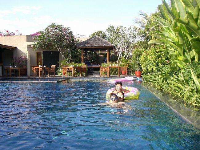 こちらがメインのプール。<br />滞在中ほとんど他の方は利用せず、貸し切り状態のようでした。