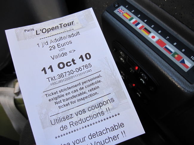 ＜バスツアー＞<br /><br />こんなチケットとイアホンを貰いました。<br />バスには日本語のガイダンス有り