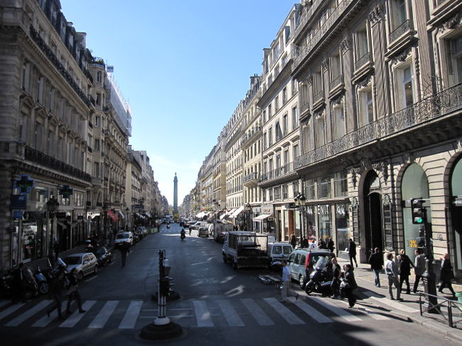 ＜バスでパリ市内観光＞