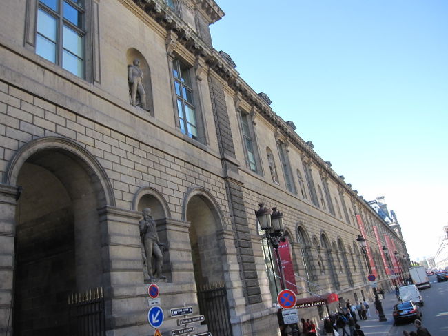 ＜バスでパリ市内観光＞<br /><br />天気がいいので、二階建てバスの二階へ♪<br />気持ちいい〜★<br />(人´∀｀)．☆．。．:*･ﾟ