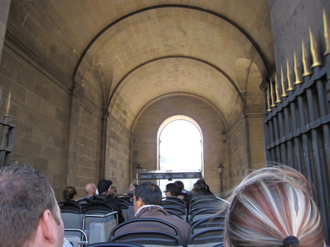 ＜バスでパリ市内観光＞