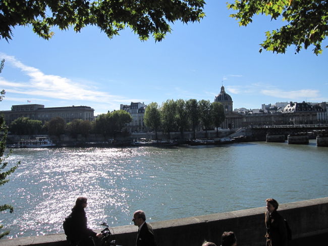 ＜バスでパリ市内観光＞<br /><br />セーヌ川周辺