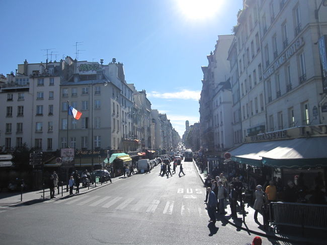 ＜バスでパリ市内観光＞<br />