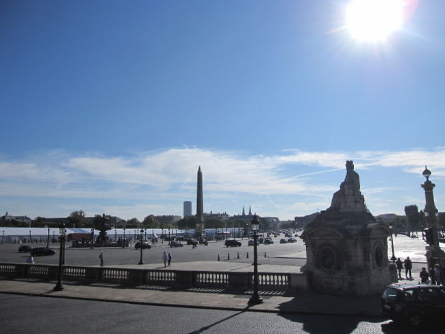 ＜バスでパリ市内観光＞<br /><br />コンコルド広場