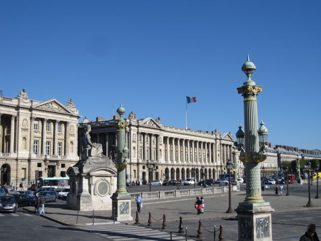 ＜バスでパリ市内観光＞<br /><br />コンコルド広場