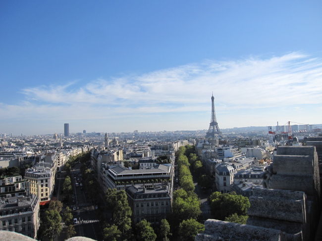 ＜凱旋門＞<br /><br />あ！！！エッフェル塔！！