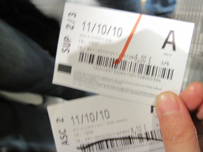 ＜エッフェル塔＞<br /><br />追加で大人１人＝５ユーロで<br /><br />更に上へ！